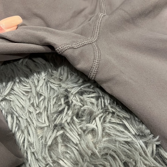 Alo Leggings - Picture 7 of 7